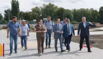 Вице-спикер Госдумы РФ Алексей Гордеев побывал с рабочим визитом в Бобровском районе Воронежской области
