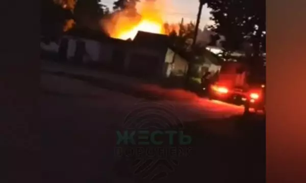 В Лисках Воронежской области ночью 19 июля вспыхнули гаражи