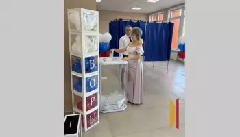В Поворино молодожены приехали на выборы сразу из ЗАГСа