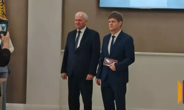 Начальнику отдела администрации Воробьевского района вручили знак отличия за заслуги перед муниципалитетом