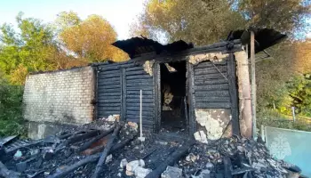 Спасатели поделились фото с места пожара в воронежском селе Трещевка, при котором погибла 81-летняя женщина
