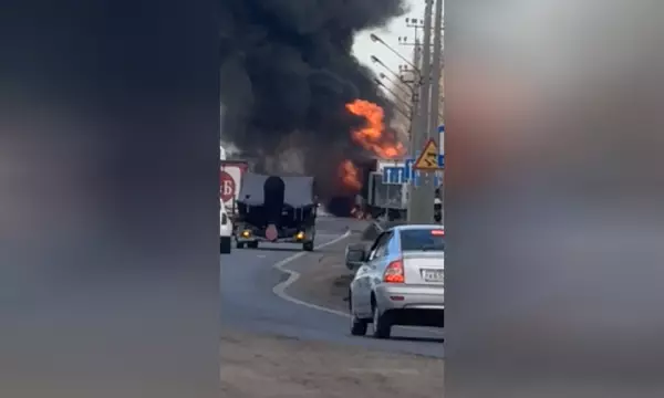 На трассе под Воронежем сгорела фура: водитель с ожогами попал в больницу