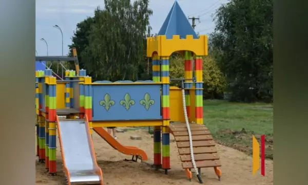 В центре грибановского села Нижний Карачан обновили детскую площадку