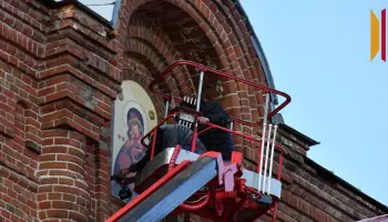В верхнемамонском селе Осетровка прихожане украсили иконами храм