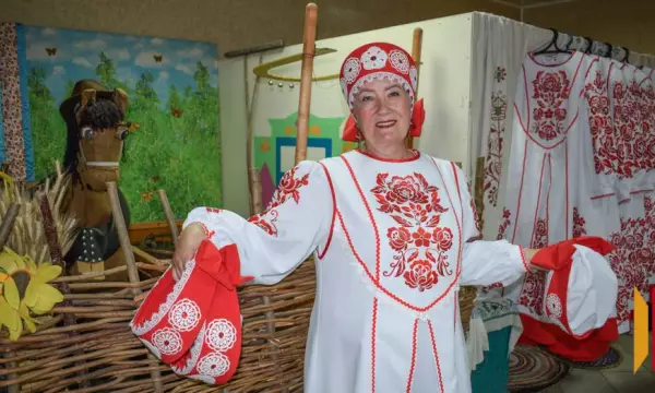 Ансамблю &laquo;Криница&raquo; из лискинского села Троицкое приобрели новые сценические костюмы