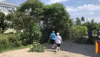 В хохольском поселке Орловка общественники отремонтируют разбитую дорогу