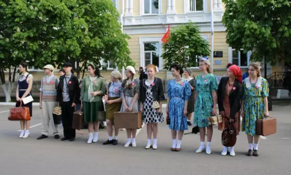 Борисоглебцам предложили примерить костюмы 1920-1930 годов