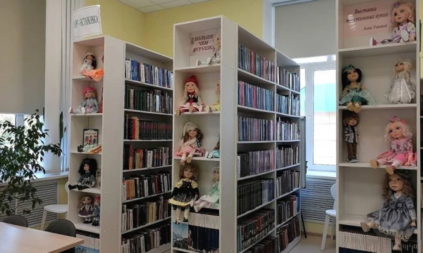 В Аннинской центральной библиотеке открылась выставка текстильных кукол