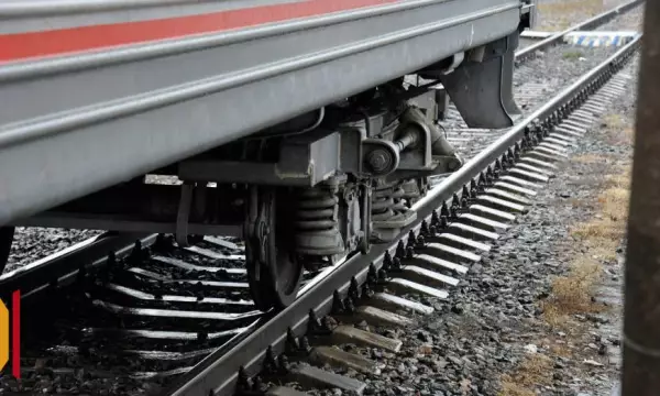 В Воронежской области женщина хотела сократить путь домой и лишилась двух ног