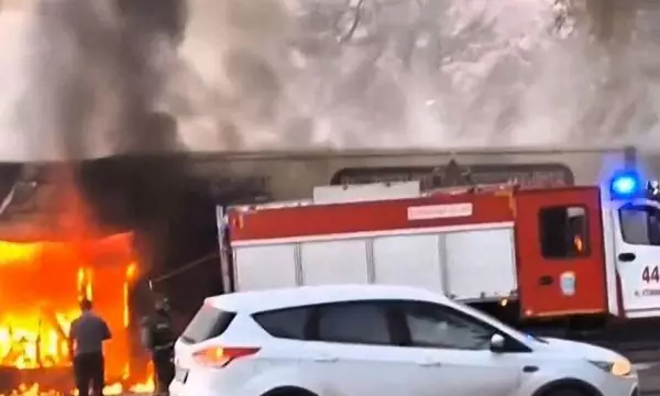 Три торговых павильона сгорели на главной улице в Новой Усмани под Воронежем