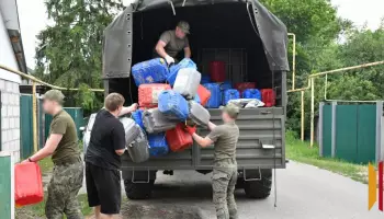 Верхнемамонские волонтеры передали бойцам СВО емкости под топливо