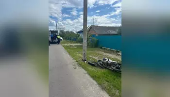 В селе Нижний Мамон водитель мопеда въехал в столб и попал в больницу