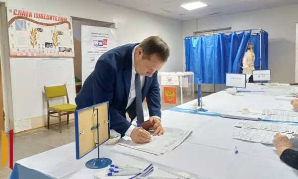 Глава Хохольского района проголосовал на выборах депутатов Госдумы РФ