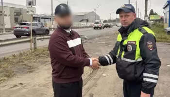 Воронежские полицейские помогли водителю отбуксировать до автосервиса &laquo;Ладу Приору&raquo; с проколотой шиной