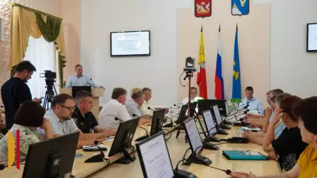 Вице-губернатор Дмитрий Маслов и депутат Госдумы Александр Сидякин посетили Острогожский район