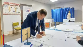 Глава Хохольского района проголосовал на выборах депутатов Госдумы РФ