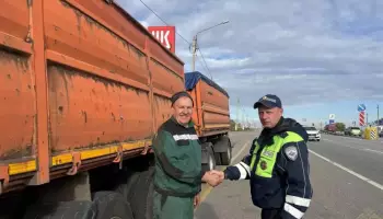 Воронежские полицейские пришли на помощь водителю КамАЗа, у которого оторвался карданный вал