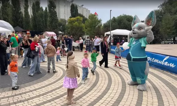 Масштабный инклюзивный праздник, который объединил сотни семей в воронежском парке
