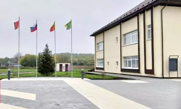 В терновском селе Русаново благоустроили площадь у Дома культуры
