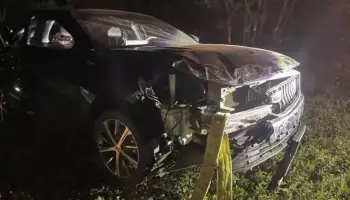 На воронежской трассе Geely столкнулся с грузовиком, вылетел в кювет и опрокинулся: пострадал годовалый мальчик