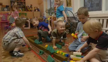 Минпросвещения предупреждает об опасности &laquo;бежевых мам&raquo; для детей