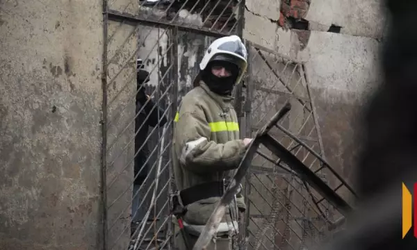 В Лисках Воронежской области ночью сгорели два ангара