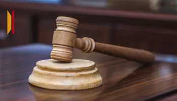 В Острогожске Воронежской области руководитель незаконно уменьшил зарплату сотруднице