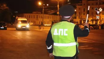 Главное за ночь. НАТО проведёт красные линии в отношениях с Россией, ГАИ оштрафовала девушку за большую грудь, тигр украл камеру фотографа.