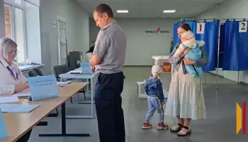 В Верхнем Мамоне многодетная семья проголосовала на выборах одной из первых