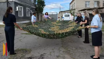 Петропавловские полицейские стали плести масксети для участников СВО