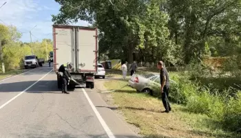В Воронежской области полицейские помогли женщине-водителю достать автомобиль из кювета