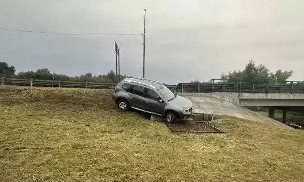 В Воронежской области 76-летний мужчина на Nissan врезался в железобетонную плиту и погиб