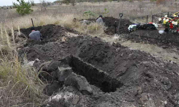 Главное за ночь. Кашпировского похоронят на Украине, в бане предлагают попариться за миллион.