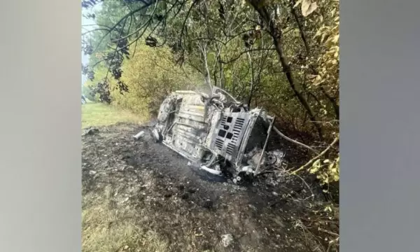 На воронежской трассе автомобиль Peugeot после массового ДТП вылетел в кювет и загорелся