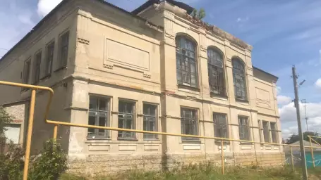 В Нижнедевицке Воронежской области за 1 рубль продают старинный корпус училища