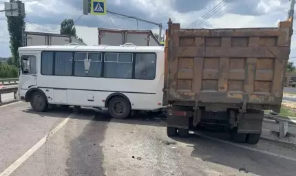 Появились подробности массового ДТП с фурами и рейсовым автобусом под Воронежем: пострадали 2 женщины