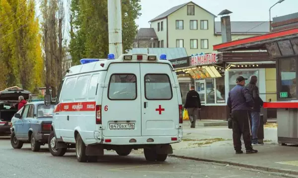 Труп женщины обнаружили на автобусной остановке в воронежских Лисках
