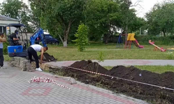 В парке панинского села Красный Лиман 2-й установят фонари и систему видеонаблюдения