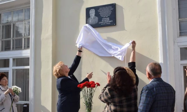 В Борисоглебске открыли мемориальную доску почетному гражданину округа Валерию Лебедеву