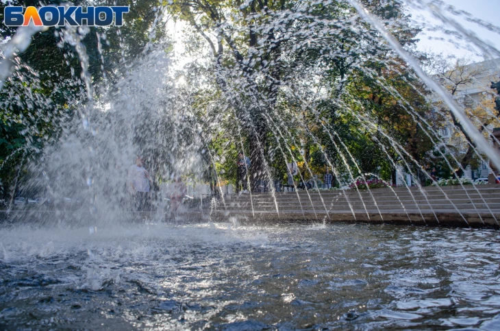 Фонтан в Петровском сквере