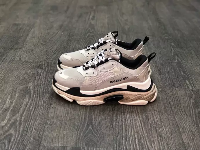 Почему лучше выбирать женские кроссовки Balenciaga