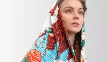 Платки &laquo;Русские в моде&raquo; от дизайнера Нины Ручкиной представили ко Дню Победы
