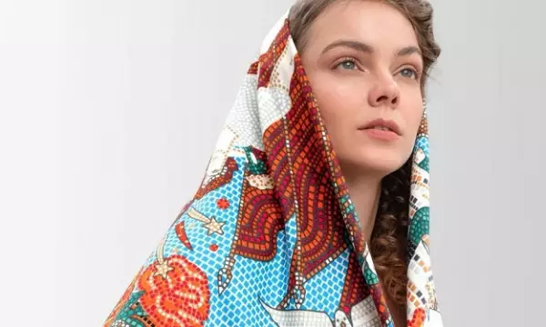 Платки &laquo;Русские в моде&raquo; от дизайнера Нины Ручкиной представили ко Дню Победы