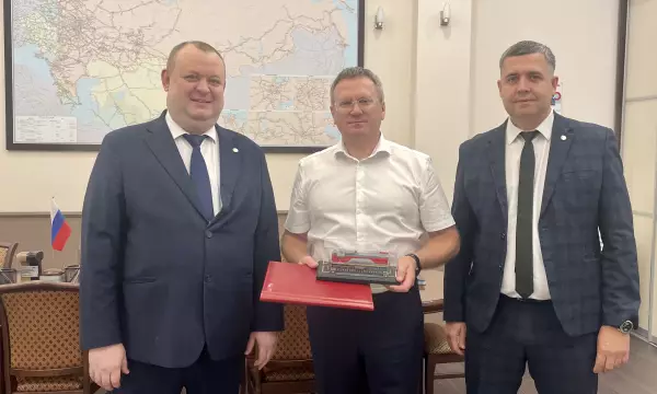 Южный филиал &laquo;ЛокоТех-Сервиса&raquo; передал модель тепловоза в музей ЮВЖД к 160-летию магистрали