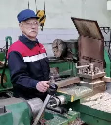 Токарь &ndash; универсал Александр Степанов из СЛД &laquo;Поворино&raquo; больше 40 лет реставрирует детали локомотивов